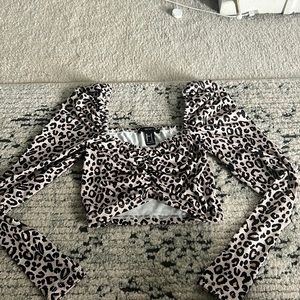 Leopard crop top!!